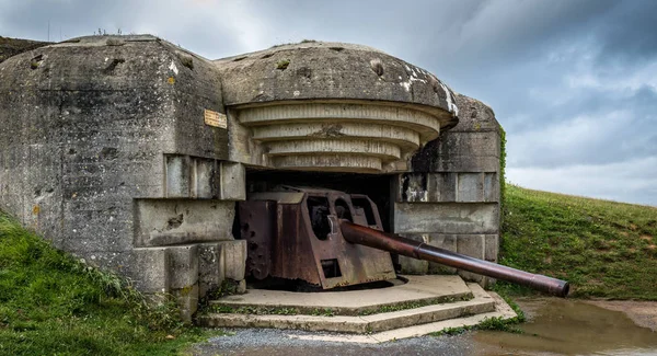 Alman silah pil şemsiye-sur-Mer D-Day açılış plajlar bakan stratejik bir konuma emretti. Her 150 mm uzun menzilli topçu parçası konut dört betonarme rahatlayacaklardır vardır.