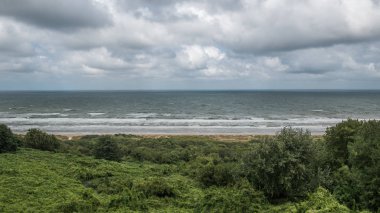 Colleville-sur-Merwas bir Normandiya iki Amerikan açılış yerlerde, Omaha Beach. 5.9 kilometre uzunluğunda, bu plaj 12 kilometre doğusunda Utah kumsalı değil..