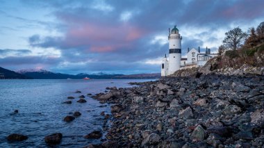 Cloch deniz feneri Firth of Clyde, Scotland kıyıda olduğunu. Bu düşük aşağı Firth of Clyde kısa bir mesafe Sw Cloch noktası E kıyısında bulunmaktadır.