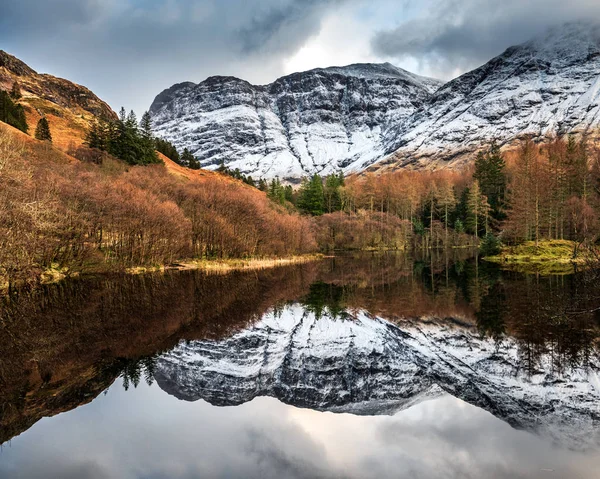 Reflektioner Torren Lochan Glencoe Skottland — Stockfoto