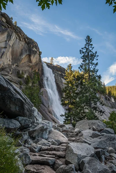 Nous Nous Sommes Promenés Sur Sentier Mist Trail Pour Voir — Photo