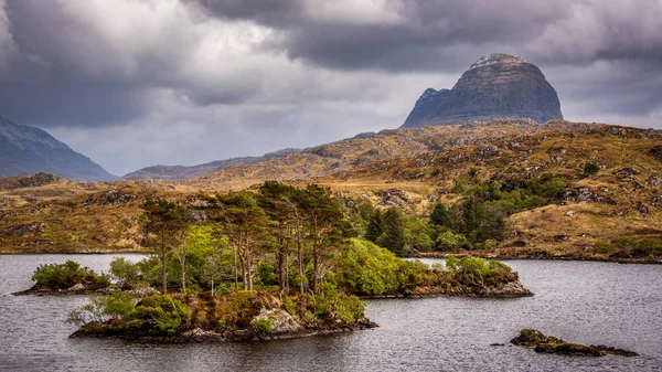 Suilven, a montanha solitária no extremo norte da Escócia — Fotografia de Stock