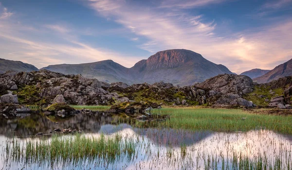 Reflexões de Great Gable ao nascer do sol — Fotografia de Stock