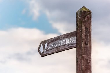 Coigach, Achiltibuie, İskoçya'daki Achnahaird plajına tabela