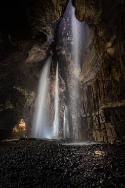 Gaping Gill Mağarası