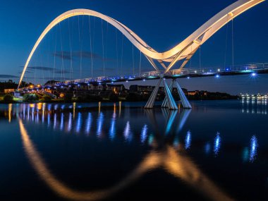 Sonsuzluk Köprüsü, Stockton Tees'te. Ingiltere. 