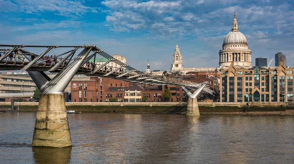 Puente del Milenio en Londres —  Fotos de Stock