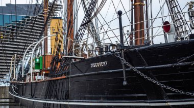 Dundee limanında Rrs Discovery