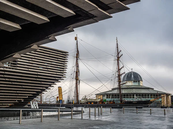 RRS Discovery och V&A i Dundee — Stockfoto