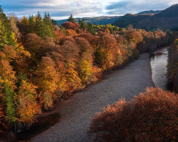 Herbst auf dem Fluss garry bei Pitlochry — Stockfoto