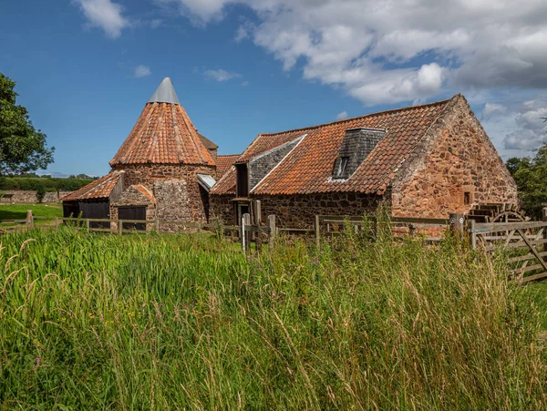 Preston Mill East Lothian Scotland Teplého Slunečného Dne Svými Budovami — Stock fotografie