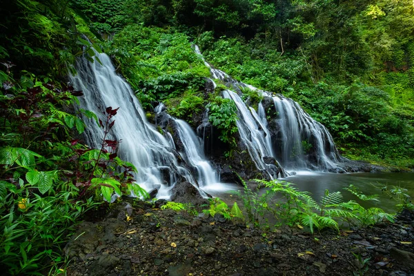 Erstaunliche Landschaft Schöner Versteckter Wasserfall Tropischen Regenwald Abenteuer Und Reisekonzept — Stockfoto