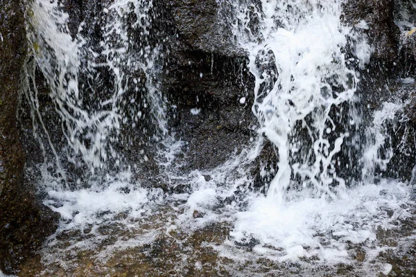 Primer Plano Cascada Flujo Dinámico Agua Fondo Paisaje Acuático Energía —  Fotos de Stock