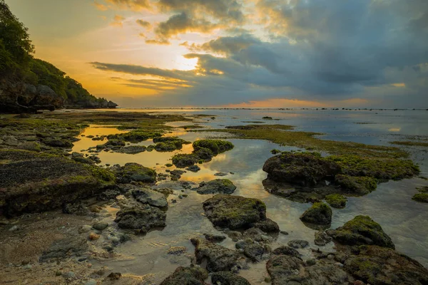 Deniz Burnu Sahilde Gün Batımı Okyanus Alçak Gelgit Ufuk Çizgisi — Stok fotoğraf