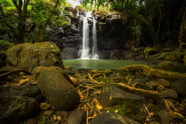 Paysage Tropical Belle Cascade Cachée Dans Forêt Tropicale Concept Aventure — Photo