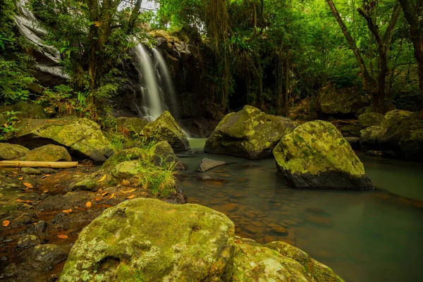 Paysage Tropical Belle Cascade Cachée Dans Forêt Tropicale Concept Aventure — Photo