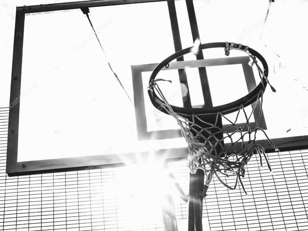 basketball ring with light from the rays of the sun