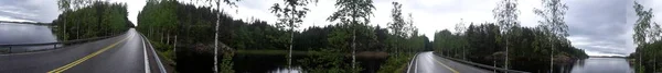 芬兰公路两个湖泊之间的全景 — 图库照片