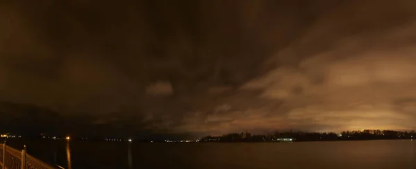 Облака Города Ярославля Плавающие Ночью Над Волгой — стоковое фото