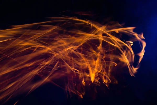 Fuego Ardiendo Sobre Fondo Oscuro Fuego Dibujos Fuego Baile Fuego — Foto de Stock