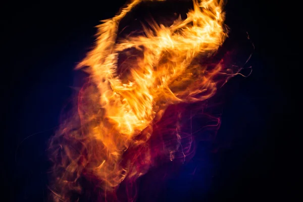 Fuego Ardiendo Sobre Fondo Oscuro Fuego Dibujos Fuego Baile Fuego — Foto de Stock