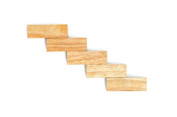 Bloques de madera apilados como escalera de escalón, concepto de negocio para el proceso de fracaso del crecimiento . Fotos de stock