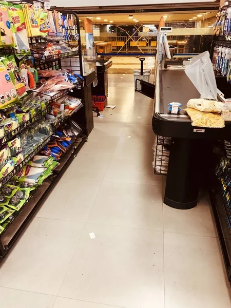 Satışa bir bölüm mağazaraflarında görüntülenen ürünler, Mumbai