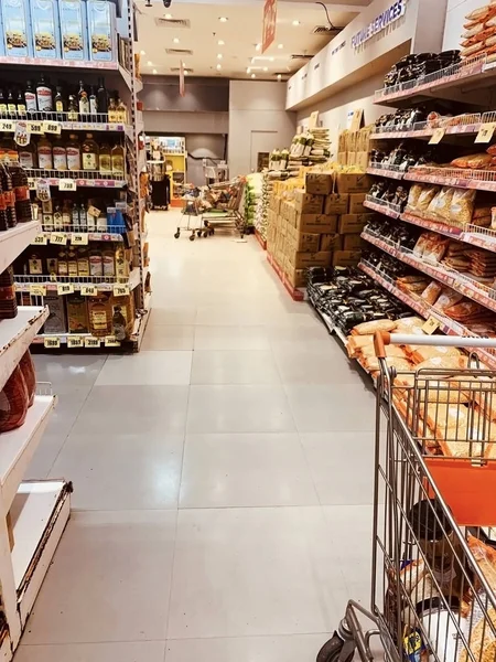 Satışa bir bölüm mağazaraflarında görüntülenen ürünler, Mumbai