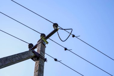 elektrik direğinden