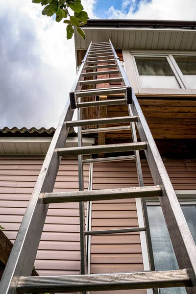 Retractable ladder — Stock Photo, Image