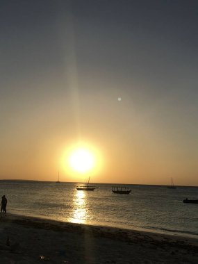 Yaz günü. Zanzibar gökyüzü. Tanzanya Afrika 