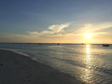 Yaz günü. Zanzibar gökyüzü. Tanzanya Afrika 