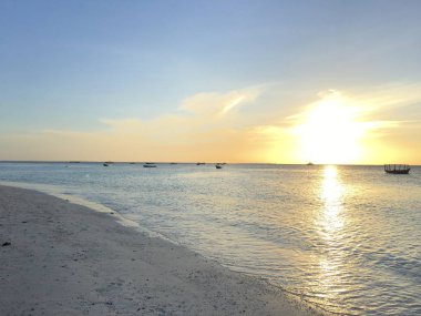Yaz günü. Zanzibar gökyüzü. Tanzanya Afrika 