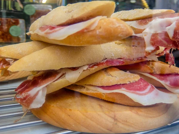 Deliciosos Iberican Ham Sandwiches — Stock Photo, Image