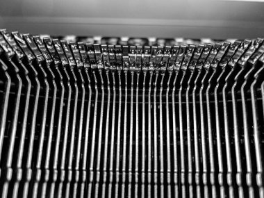 90 'lardan kalma güzel bir daktilo.