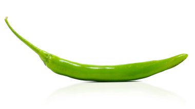 biber izole beyaz arka plan üzerinde kesilmiş