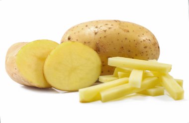 Beyaz arkaplanda izole edilmiş patates