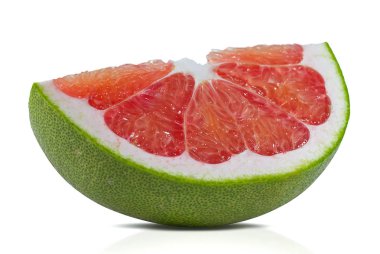 Beyaz arkaplanda izole edilmiş Pomelo veya greyfurt