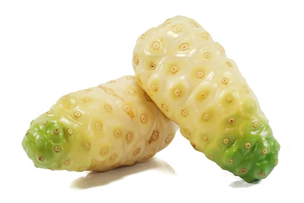 Frutos Noni Morinda Aislados Sobre Fondo Blanco — Foto de Stock