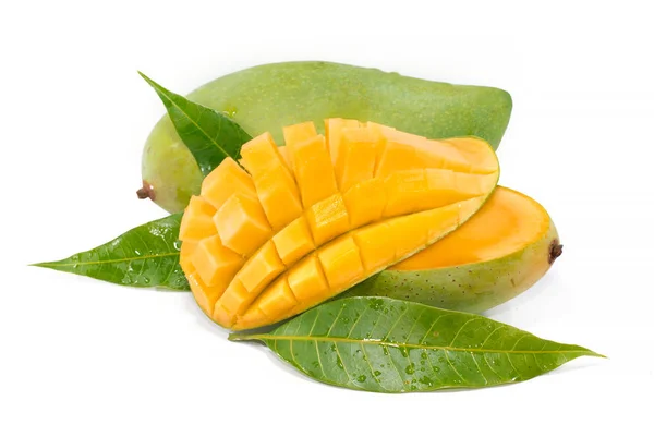 Fruta Verde Del Mango Cortada Sobre Fondo Blanco —  Fotos de Stock