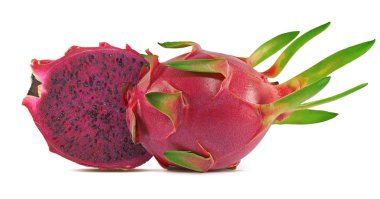 Ejderha meyvesi veya Pitaya meyvesi beyaz arkaplanda izole edilmiş.