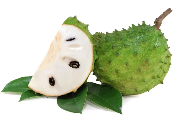 Beyaz arka planda izole taze soursop 