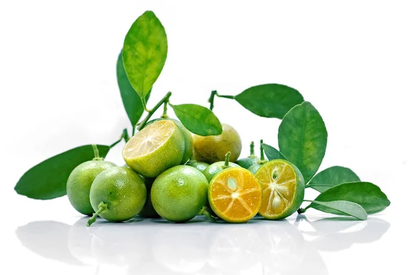 Groep Kumquat Vruchten Geïsoleerd Witte Achtergrond — Stockfoto