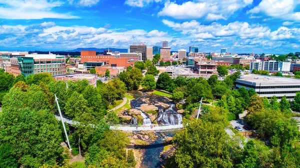 Panoramiczny Widok Wodospad Falls Park Liberty Bridge Greenville Karolina Południowa — Zdjęcie stockowe