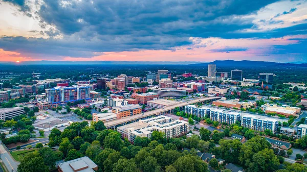 Greenville South Carolina SC skyline Aerial vid solnedgången — Stockfoto