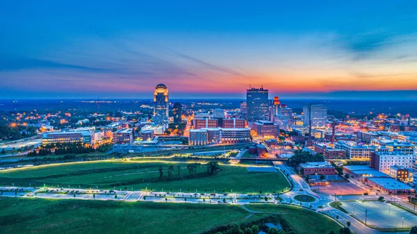 Winston-Salem Caroline du Nord NC Downtown Skyline Aerial at Sunse — Photo