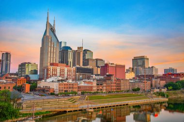 gökdelenler ile Nashville Tennessee Skyline görünümü.