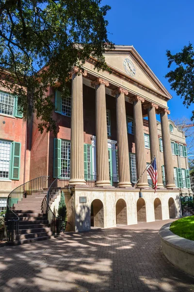 サウスカロライナ州チャールストン大学の本館コロニアル建築ランドルフホール — ストック写真