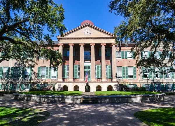 サウスカロライナ州チャールストン大学の本館コロニアル建築ランドルフホール — ストック写真