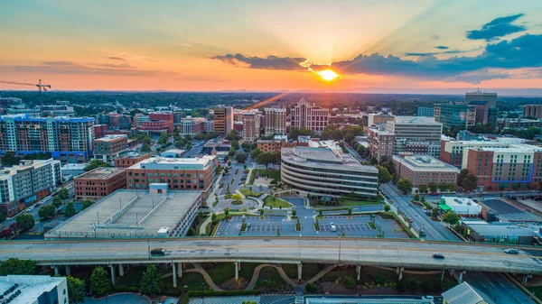 Greenville South Carolina Skyline Aerial Vid Solnedgången — Stockfoto
